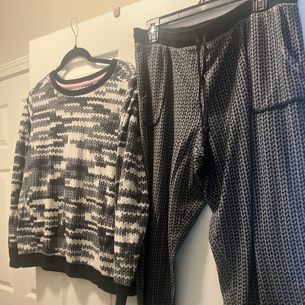 Coordinating pajama/lounge wear set by Simply Vera.